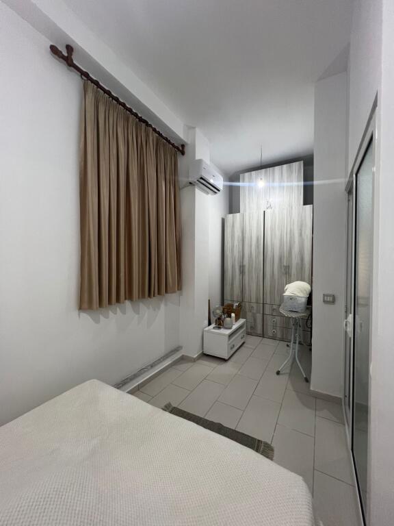 Jepet me qera Apartamenti 1+1 ,prane fondacionit Eleonore, Kodra Diellit