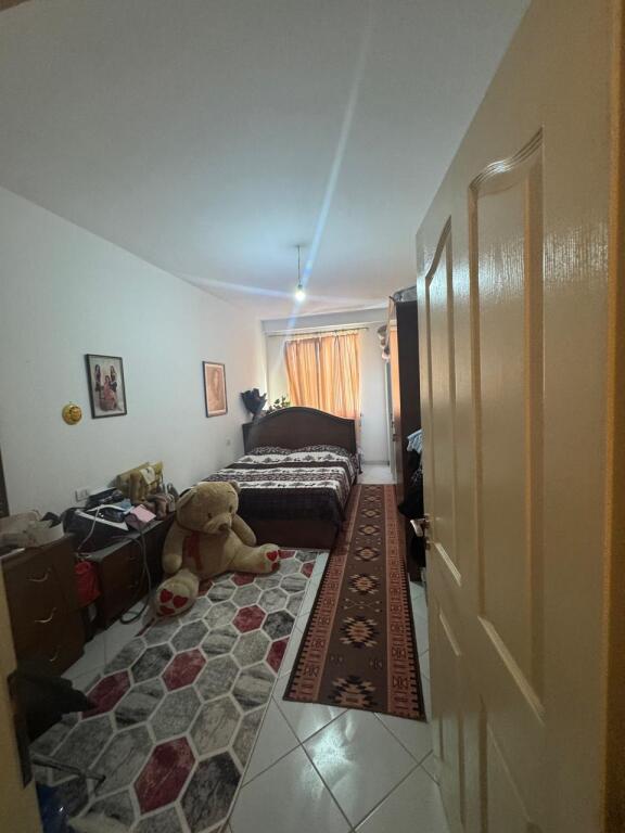 Shitet 2+1 Apartamenti ndodhet tek KMY, Yzberisht.