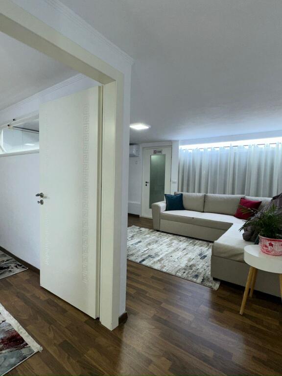 Appartamento 1+1 in Affitto - Komuna e Parisit - Tirana