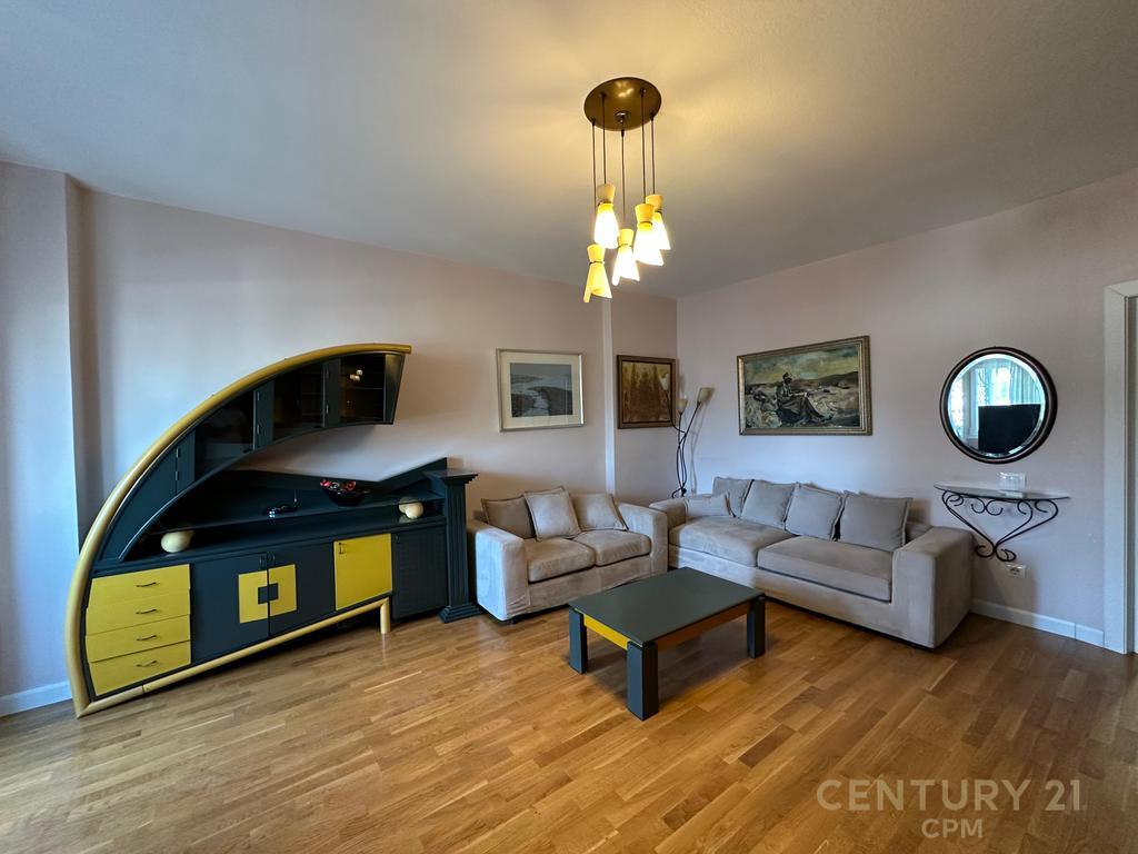 Tek Shallvaret Shesim Apartament 3+1+2!