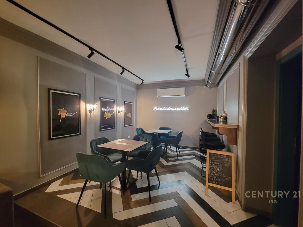 NEGOZIO IN VENDITA SUL LATO DI MYSLYM SHYRIT ROAD!