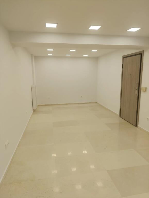 Dyqan Me Qera prane Gjimnazit Partizani (ID BD21729) Tirane