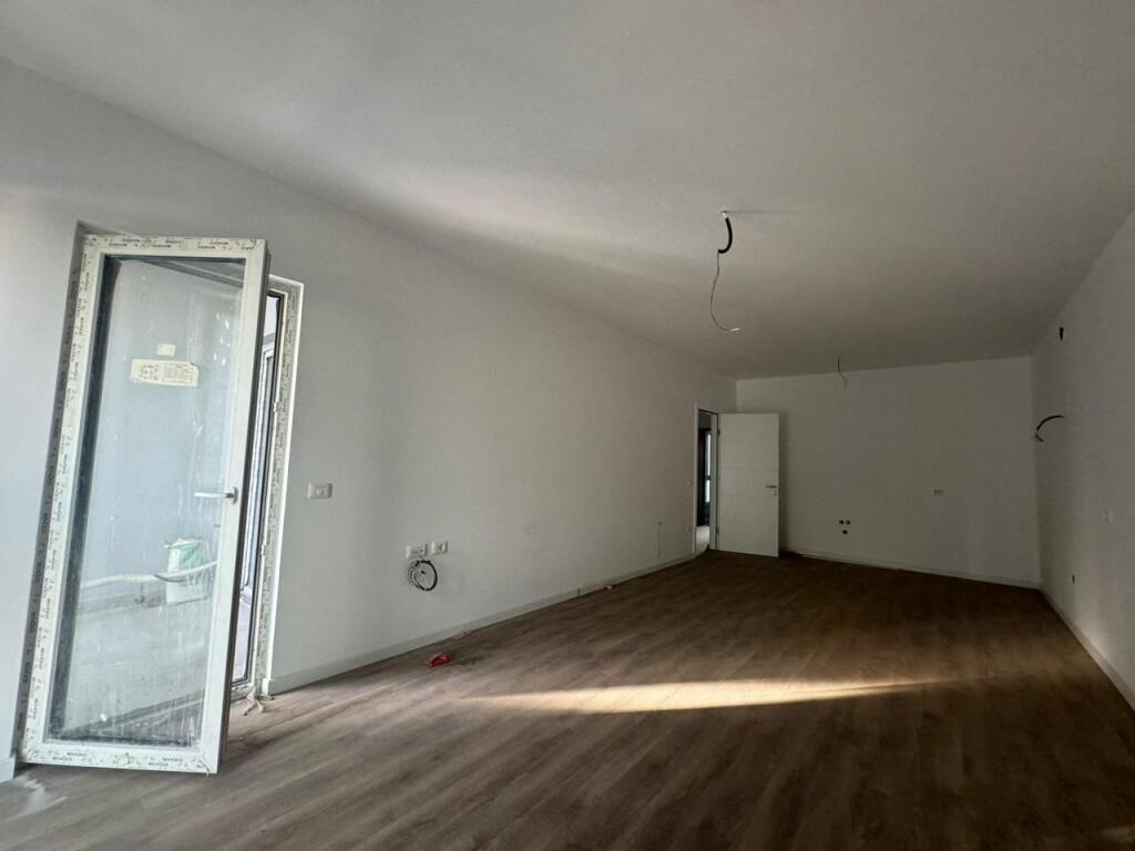Emerald Center via 5 Maji, vendesi in vendita appartamento 1+1