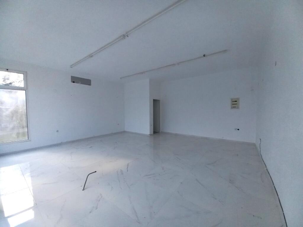 Negozio in Affitto in Via Barricade (ID BD21726) Tirana