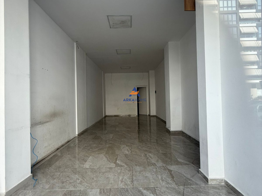 AFFITTASI AMBIENTE 46.5M2 "COMPLESSO KONTAKT, 21 DHJETORI" 500 EURO