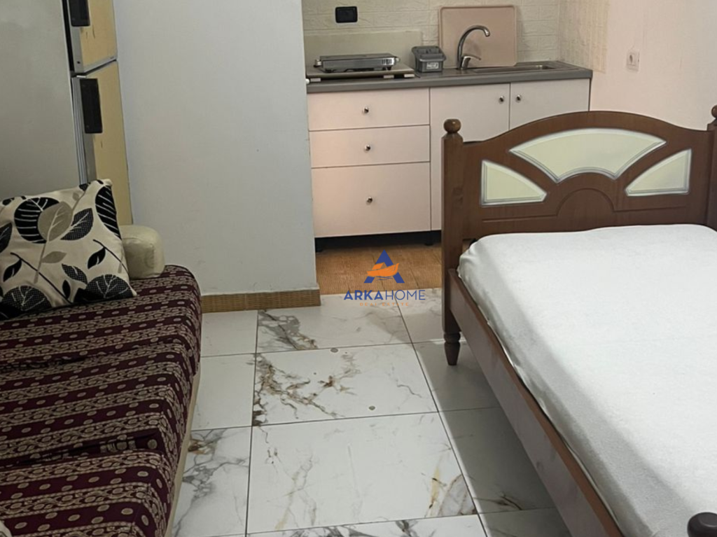JEPET GARSONIERE ME QERA "PRANE DELIJORGJIT" 260 EURO.