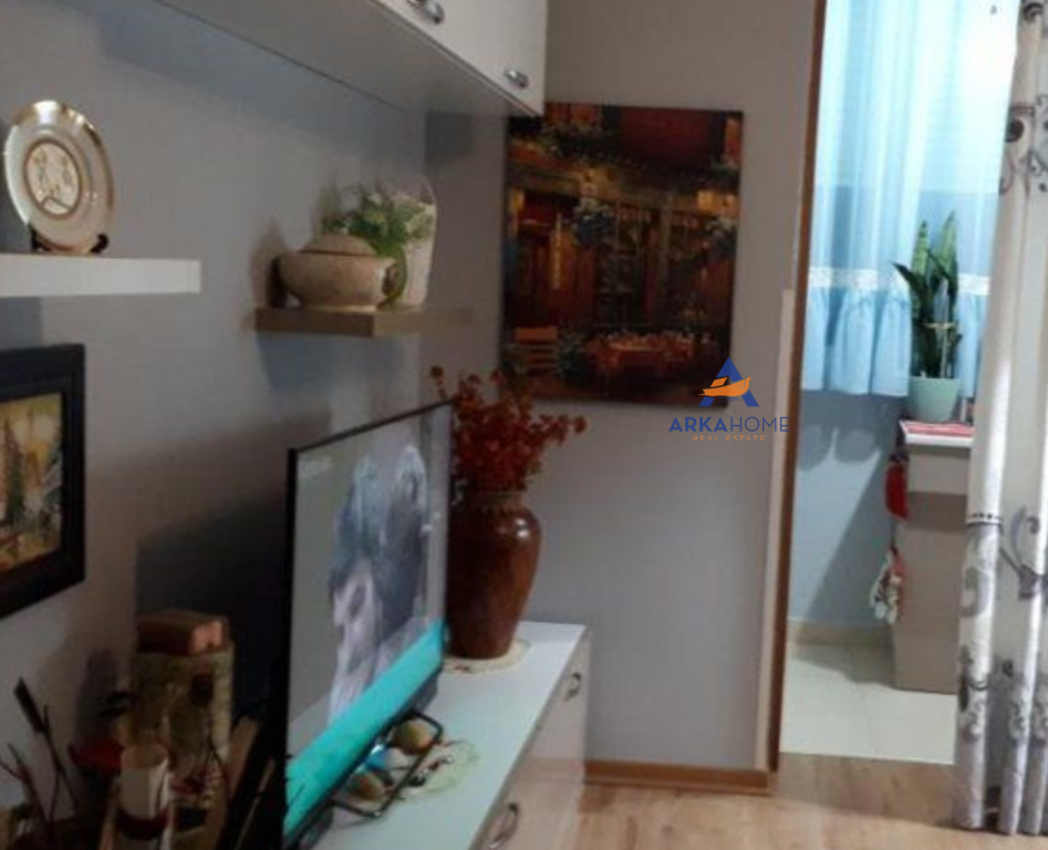JEPET APARTAMENT ME QERA 2+1 "RRUGA KOSOVARVE" 600 EURO I DISKUTUESHEM