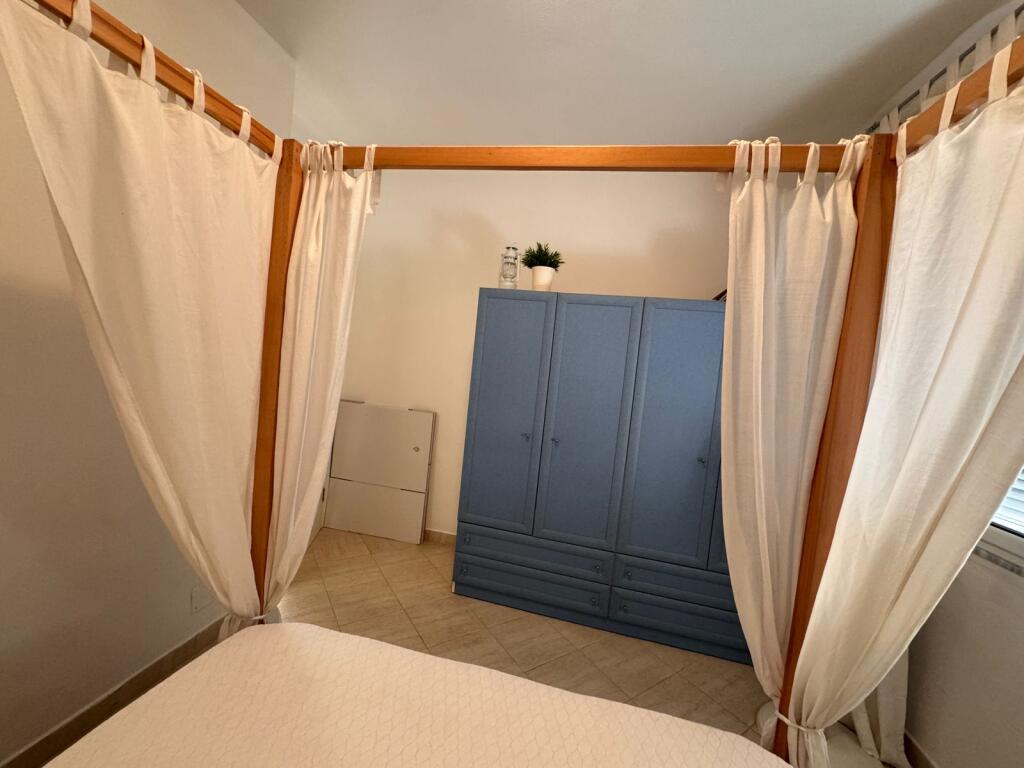 Shitet apartament 1+1 me ballkon, Durrës – përballë Hotel Pelikani