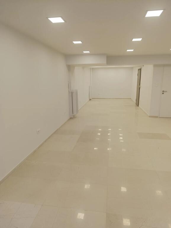 Dyqan Me Qera prane Gjimnazit Partizani (ID BD21729) Tirane