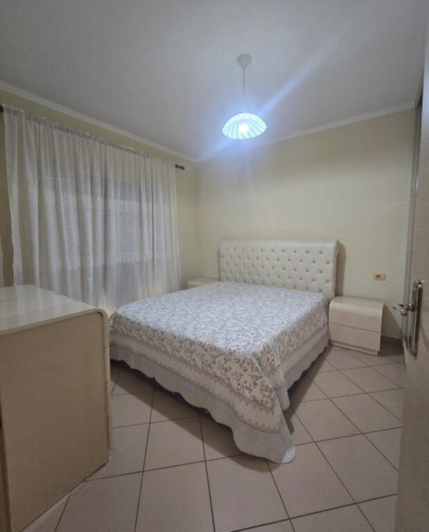 Rreth-rrotullimi i Selites, Rr Zallit jepet me qera: Apartment 1+1