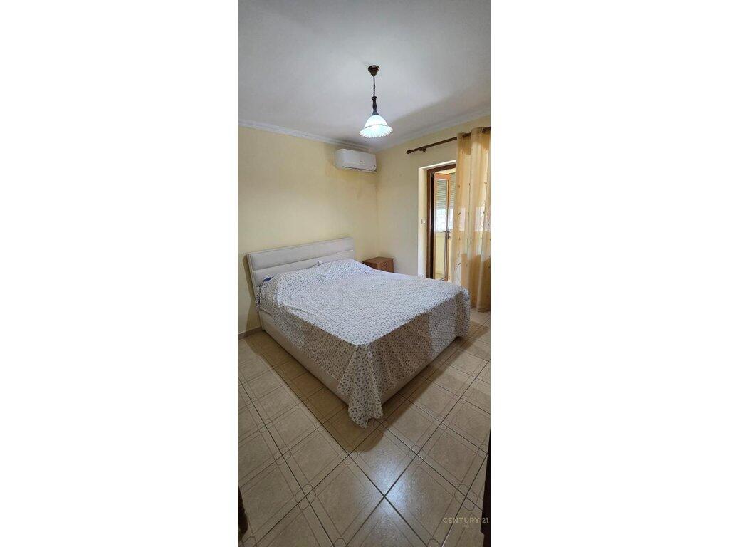 SHITET APARTAMENT 2+1+2 PRANË RRUGËS FORTUZI – LOKACION STRATEGJIK!
