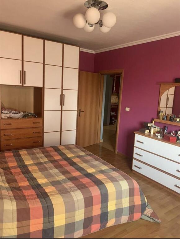 Appartamento 1+1 in vendita a Komuna e Parisit, complesso Kika 1