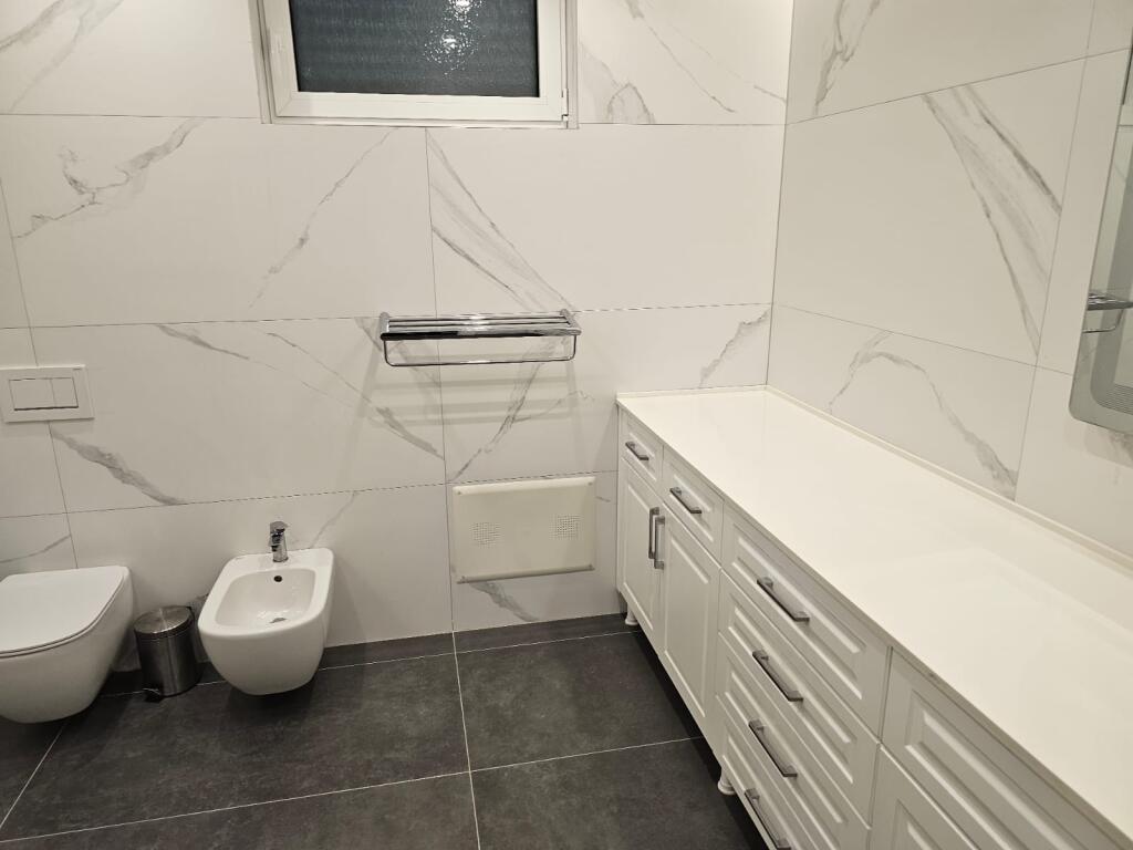 Viene offerta in affitto una villa nella residenza AKACIA HILLS vicino a Teg.