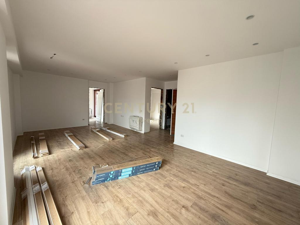 OFFICE SPACE FOR RENT – KAVAJËS STREET, ONLY 3 MINUTES FROM THE CENTER!