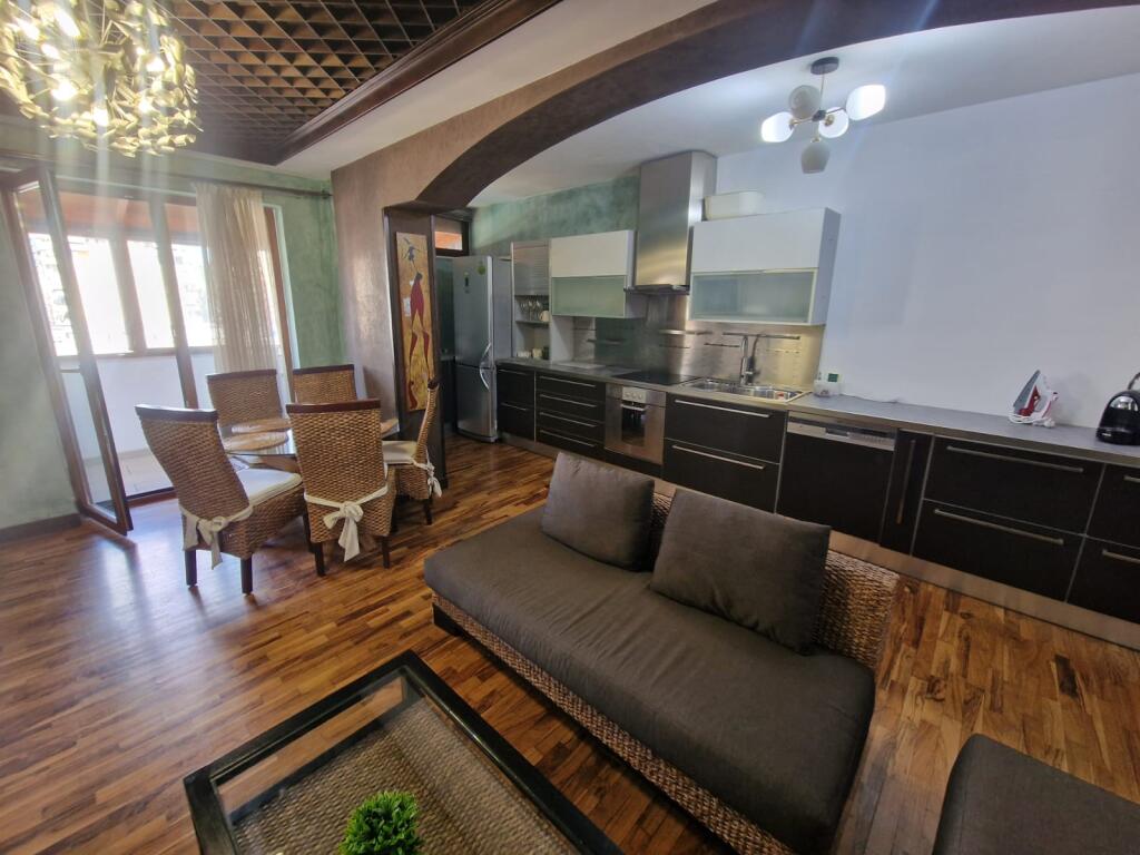 Shitet apartament 2+1 ne rrugen "Abdyl Frasheri" prane Sheshit Willson