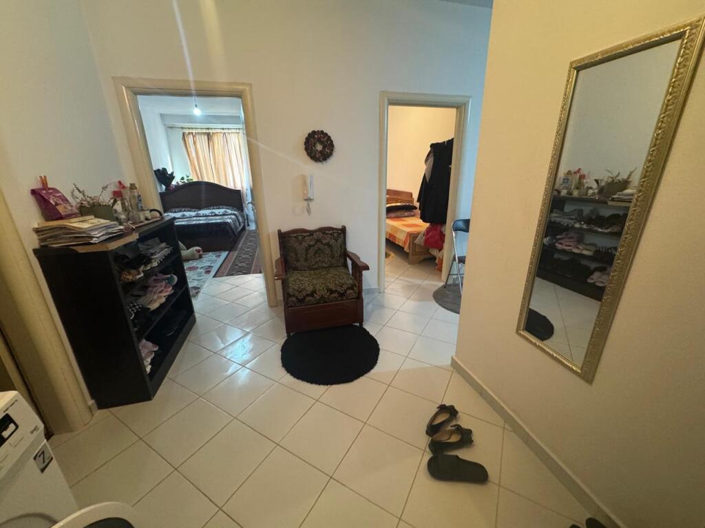 Shitet 2+1 Apartamenti ndodhet tek KMY, Yzberisht.