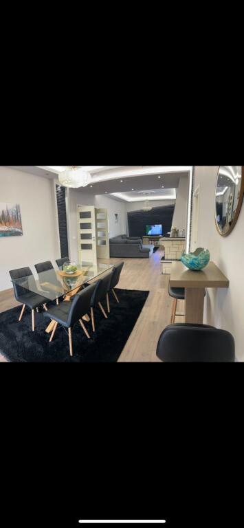 Villa for Rent – Penthouse in 4-Story Villa near American Hospital 2, Tirana
