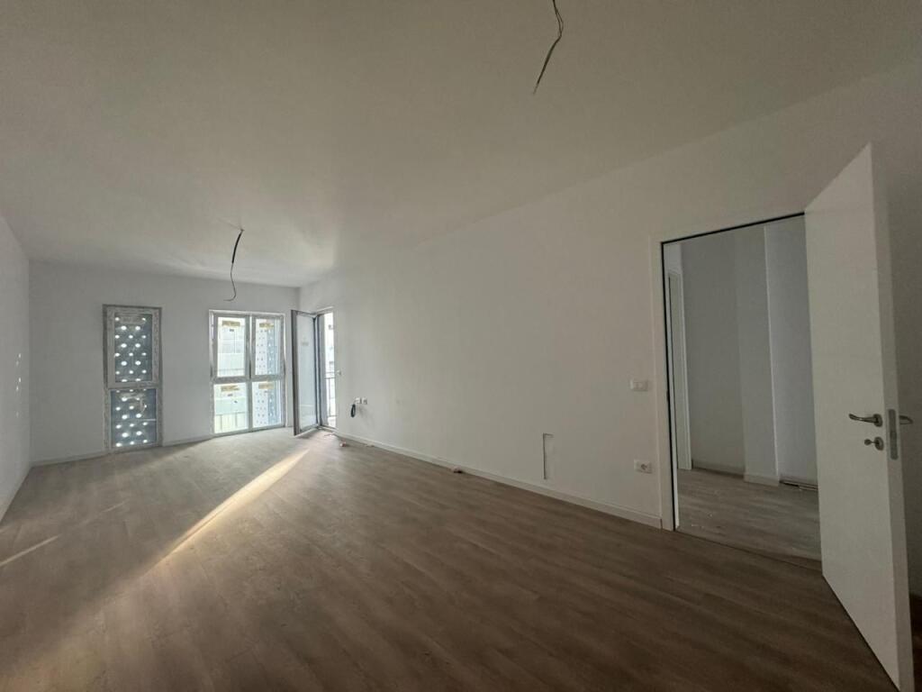 Emerald Center via 5 Maji, vendesi in vendita appartamento 1+1