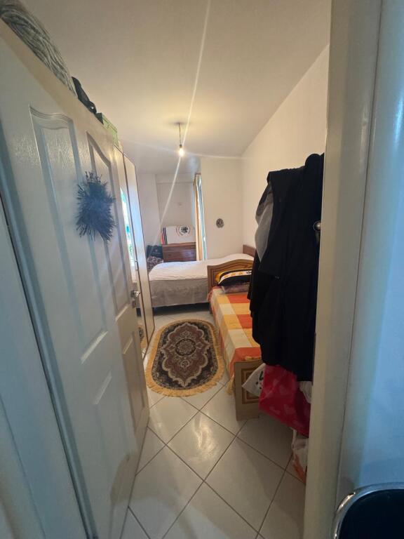 Shitet 2+1 Apartamenti ndodhet tek KMY, Yzberisht.