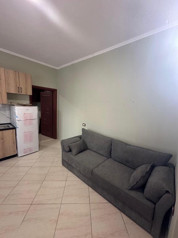Apartament 1+1 me qera, shtepi private te Rr. Jordan Misja