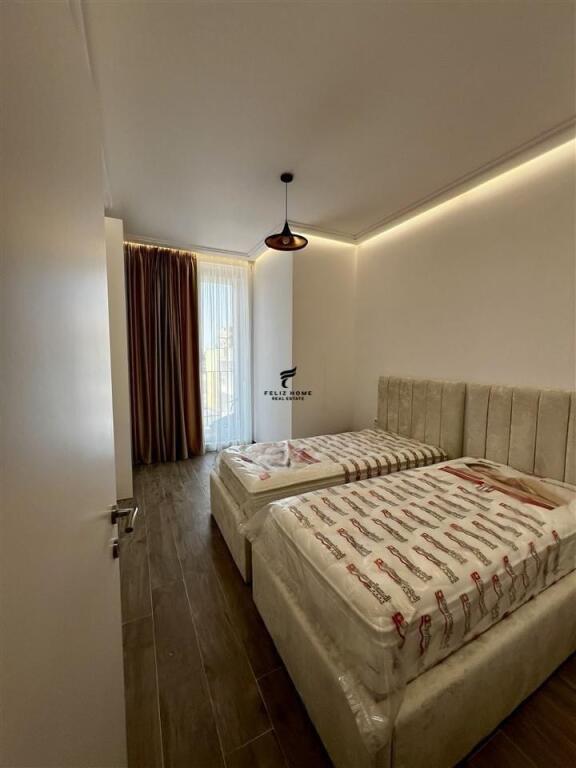 APARTAMENT ME QERA 2+1 QENDER 1.300 EURO
