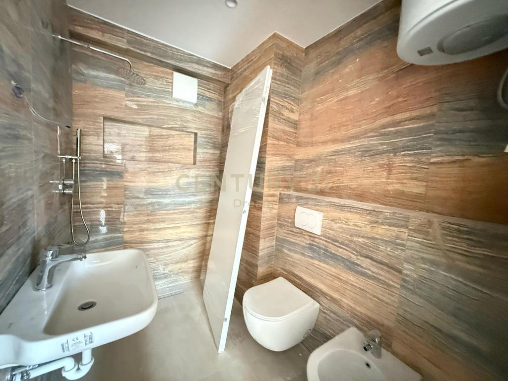 OFFICE SPACE FOR RENT – KAVAJËS STREET, ONLY 3 MINUTES FROM THE CENTER!