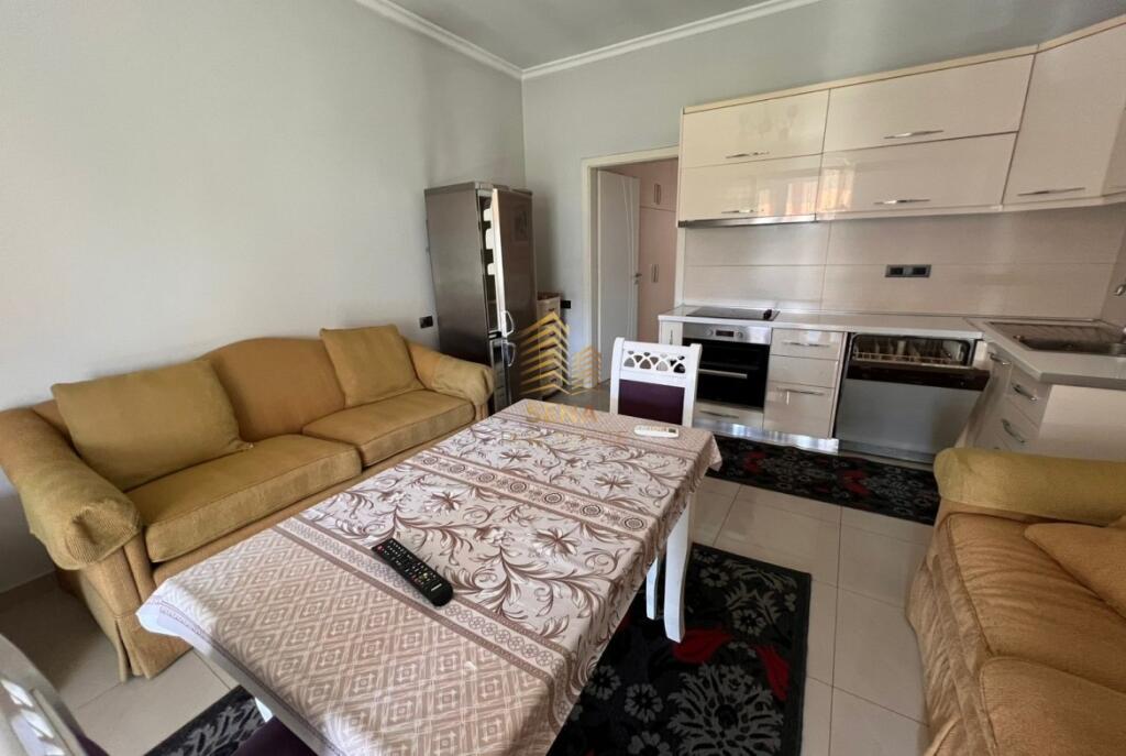 Affitto, Ingresso privato 1+1+ Terrazza, Qsut, 400 Euro/Mese