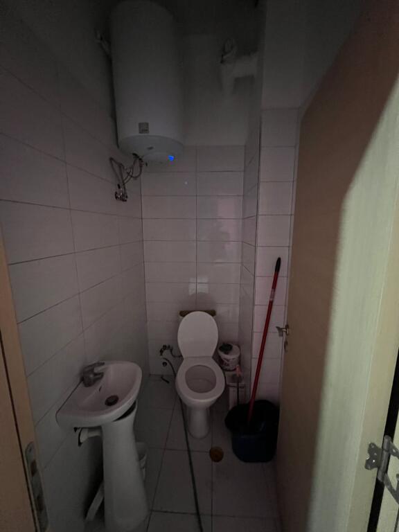 SHOP FOR RENT 40 M2 BRRYL 400 EURO