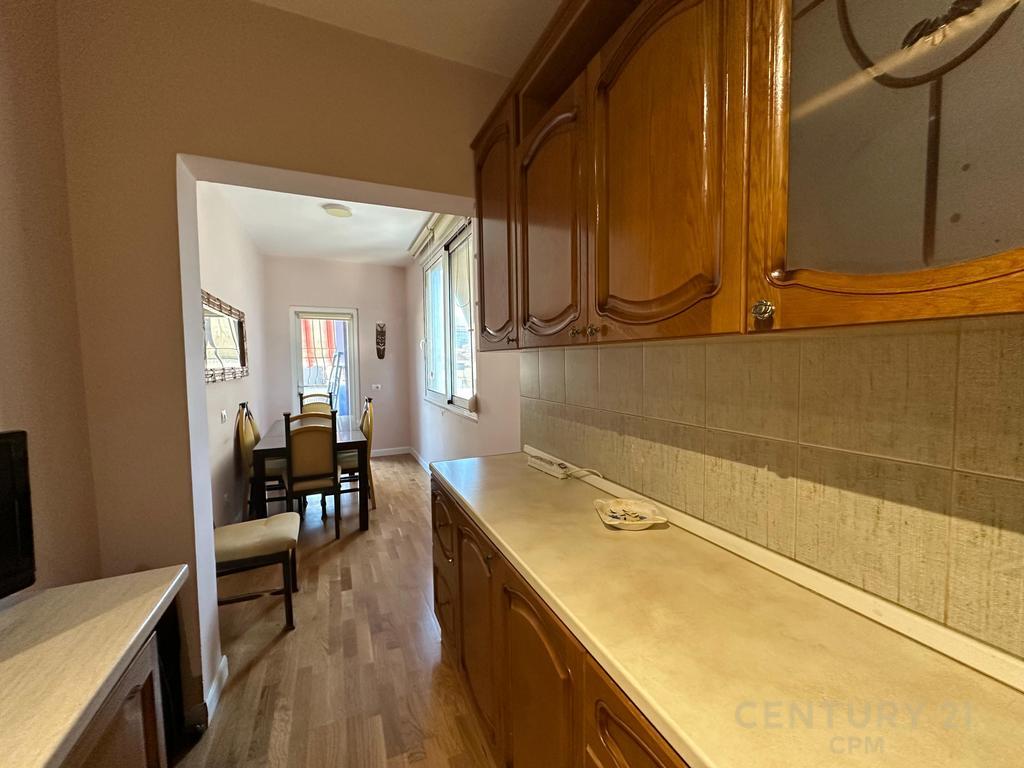 Tek Shallvaret Shesim Apartament 3+1+2!
