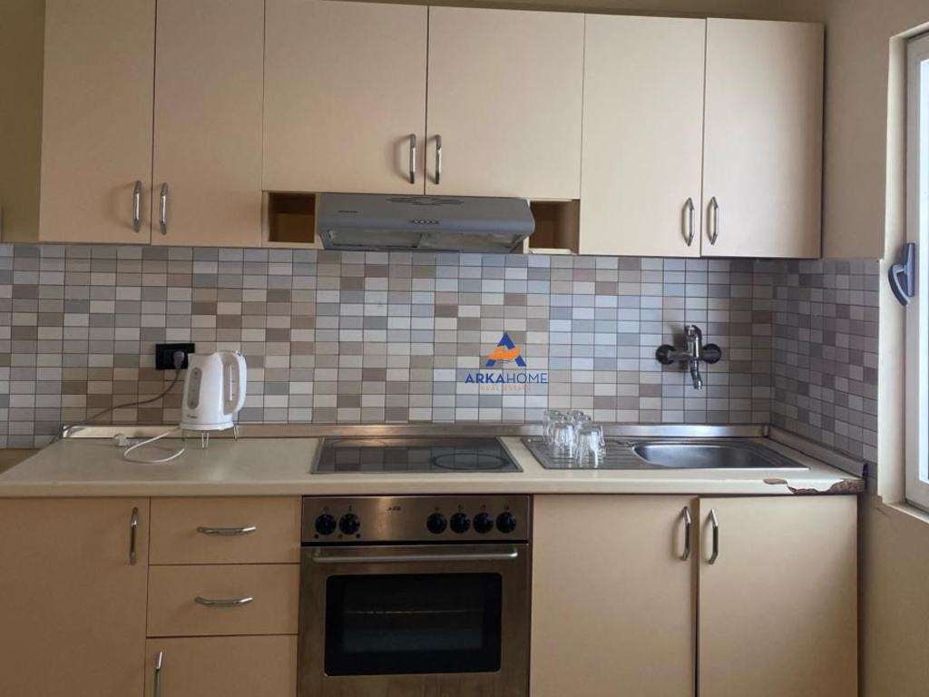 JEPET APARTAMENT 1+1+BALLKON "RRUGA ELBASANIT,PRANE VILA PARK HOTEL" 600 EURO.