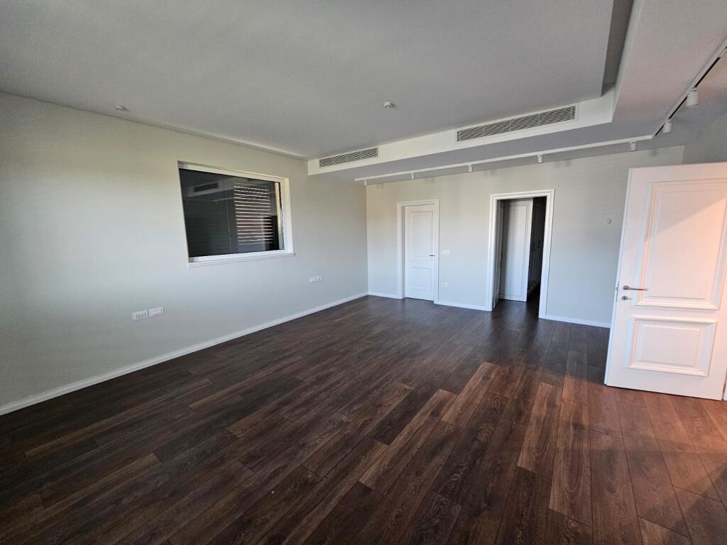 Viene offerta in affitto una villa nella residenza AKACIA HILLS vicino a Teg.