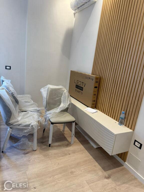 AFFITTASI APPARTAMENTO 1+1 900 EURO  VIA DIBRA