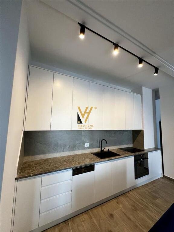 JEPET APARTAMENT 2+1+BLK ME QERA TE PAZARI I RI 1.000 EURO
