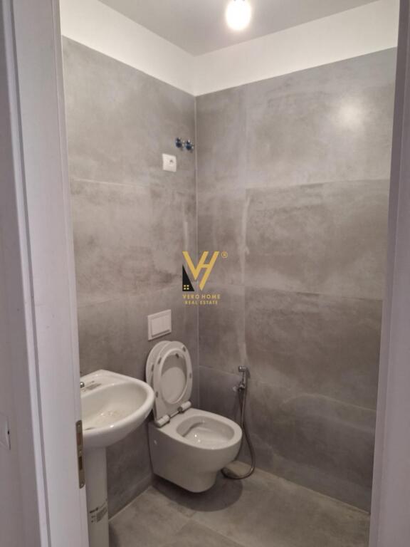 UFFICIO 45 M2 IN AFFITTO A MYSLYM SHYRI 60.000 LEKE