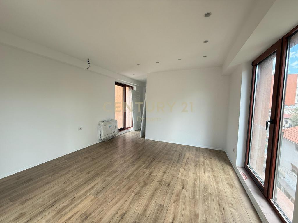 OFFICE SPACE FOR RENT – KAVAJËS STREET, ONLY 3 MINUTES FROM THE CENTER!