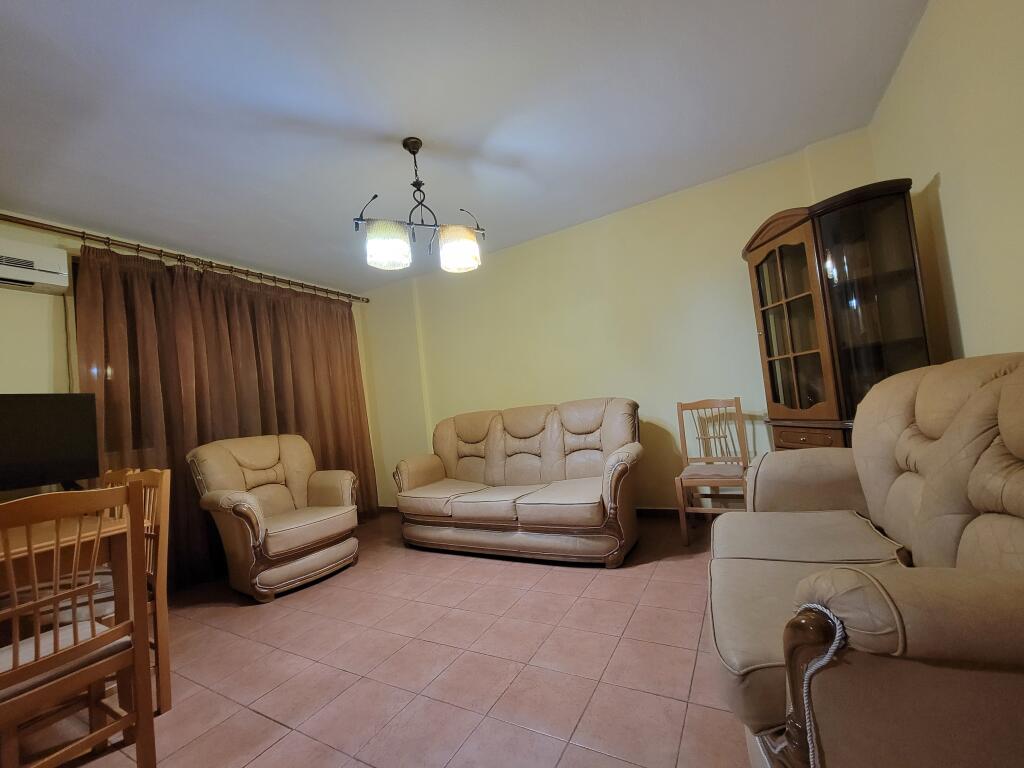 Jepet me qera Apartamenti 1+1, rruga Ndre Mjeda, Ish Parku