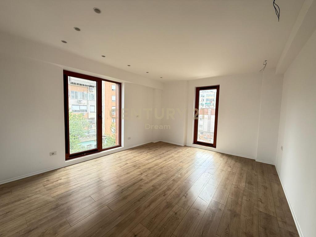 OFFICE SPACE FOR RENT – KAVAJËS STREET, ONLY 3 MINUTES FROM THE CENTER!