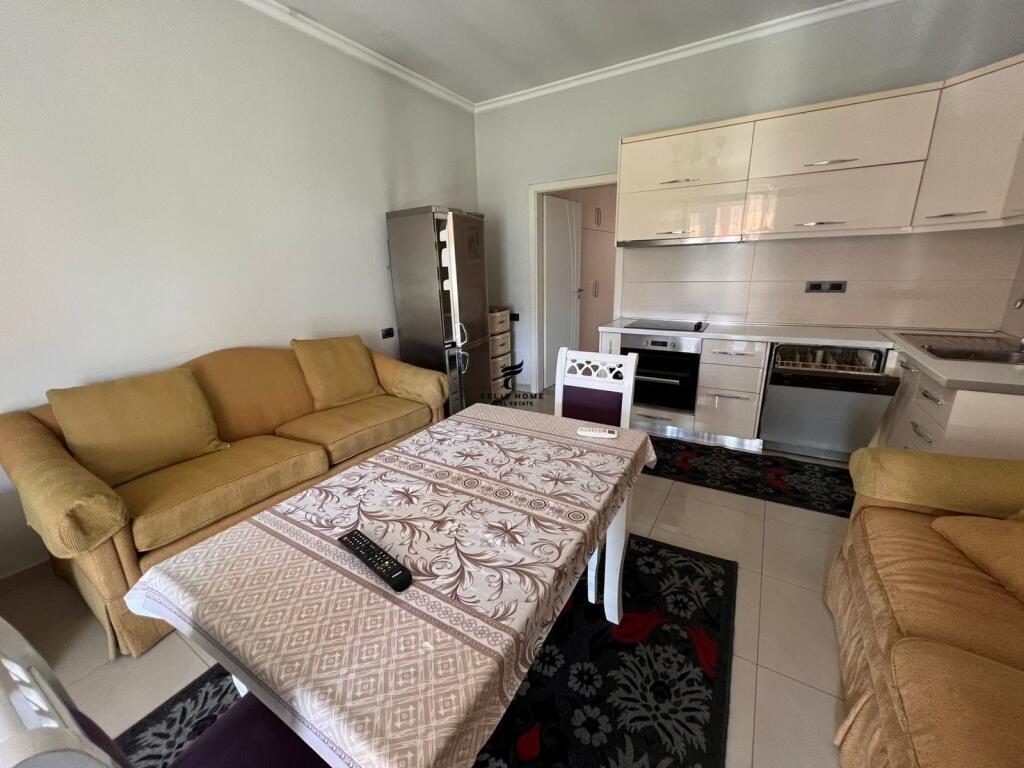 APARTAMENT ME QERA 1+1 RRUGA E DIBRES 40.000 LEKE