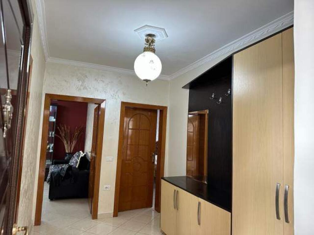 AFFITTASI APPARTAMENTO 1+1 420 EURO VIA DIBRA