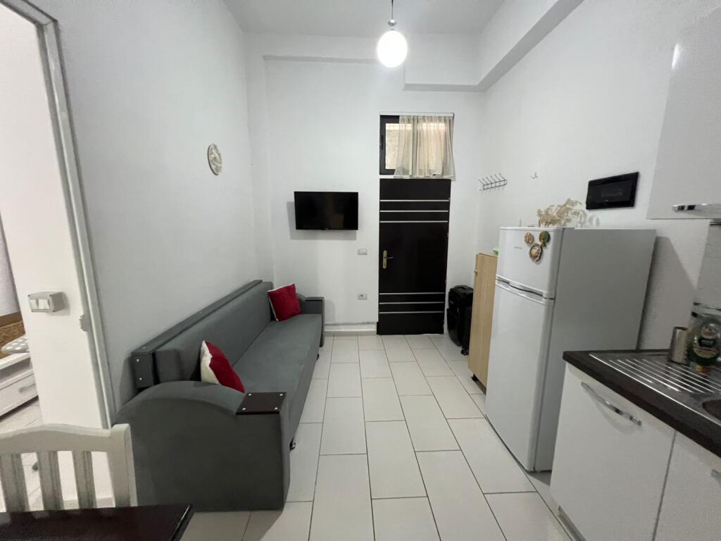 Jepet me qera Apartamenti 1+1 ,prane fondacionit Eleonore, Kodra Diellit