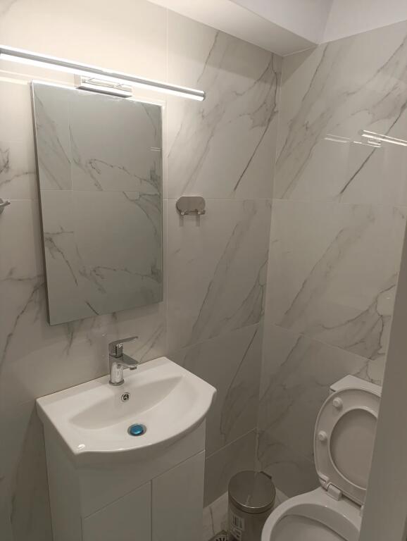 Dyqan Me Qera prane Gjimnazit Partizani (ID BD21729) Tirane