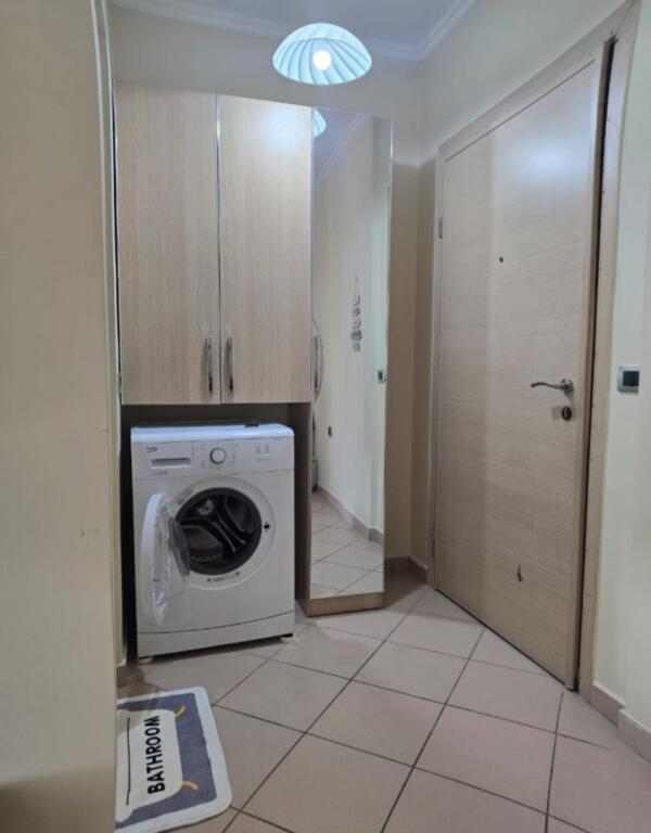 Rreth-rrotullimi i Selites, Rr Zallit jepet me qera: Apartment 1+1