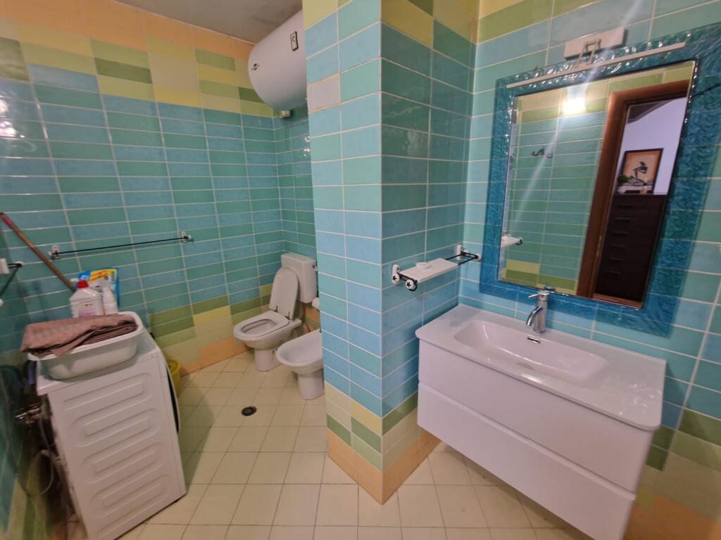 Shitet apartament 2+1 ne rrugen "Abdyl Frasheri" prane Sheshit Willson