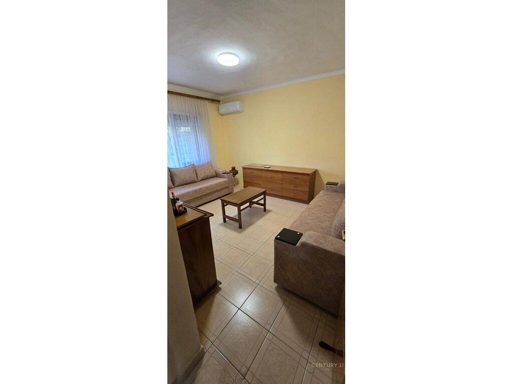 SHITET APARTAMENT 2+1+2 PRANË RRUGËS FORTUZI – LOKACION STRATEGJIK!
