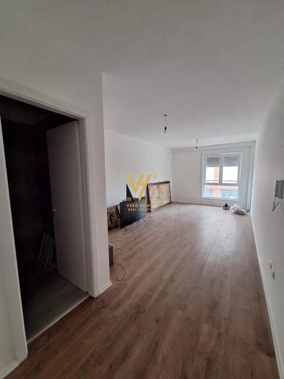 UFFICIO 45 M2 IN AFFITTO A MYSLYM SHYRI 60.000 LEKE