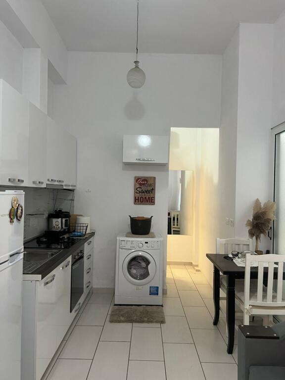 Jepet me qera Apartamenti 1+1 ,prane fondacionit Eleonore, Kodra Diellit