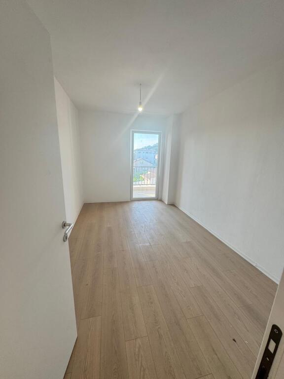 Affittasi appartamento 2+1+2 a Kombinat