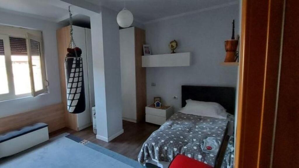 APPARTAMENTO IN AFFITTO 2+1 COMUNE DI PARIGI 650 EURO