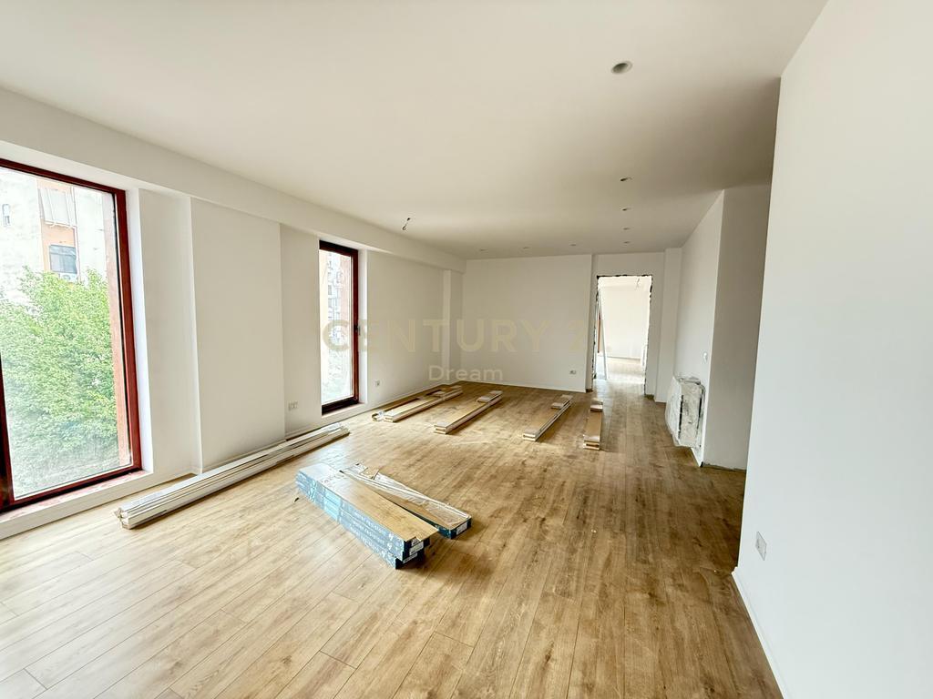 OFFICE SPACE FOR RENT – KAVAJËS STREET, ONLY 3 MINUTES FROM THE CENTER!
