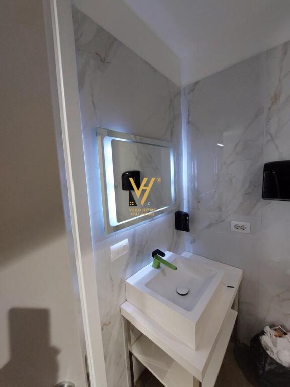 JEPET ZYRE 370M2 ME QERA TE RRUGA E KOSOVARVE 6.600 EURO